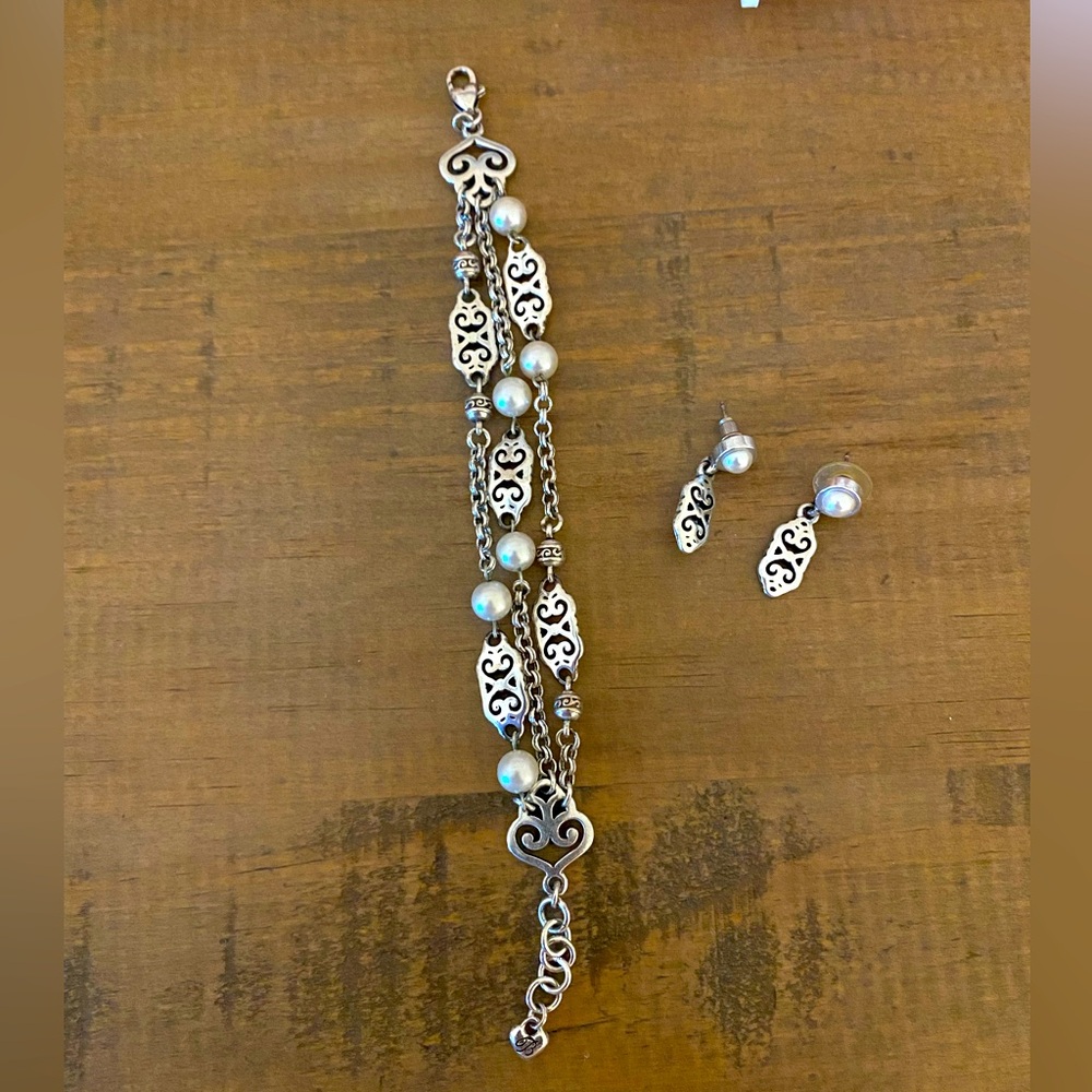 Bright pearl and silver bracelet and earring set